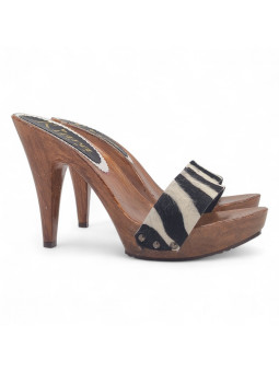 Handgefertigte Clogs mit...