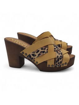 Zuecos artesanales de cuero...