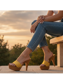 Women's clogs with yellow...