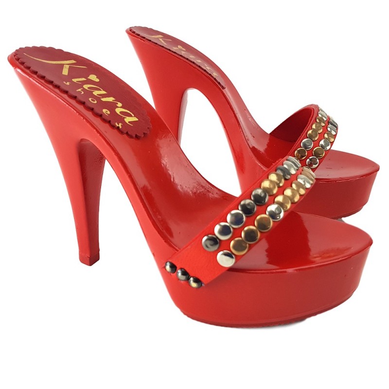 RED LACQUERED CLOGS