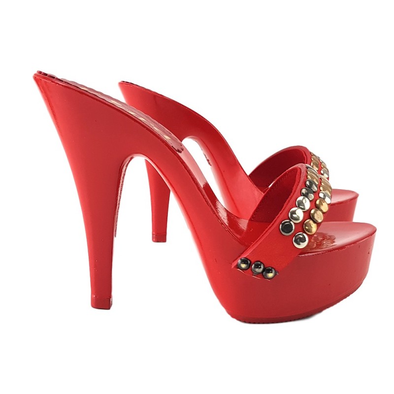 RED LACQUERED CLOGS