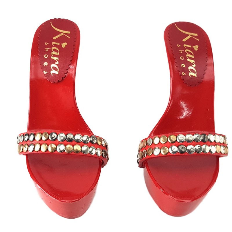 RED LACQUERED CLOGS