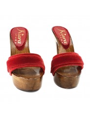 VELVETS IN RED CLOGS