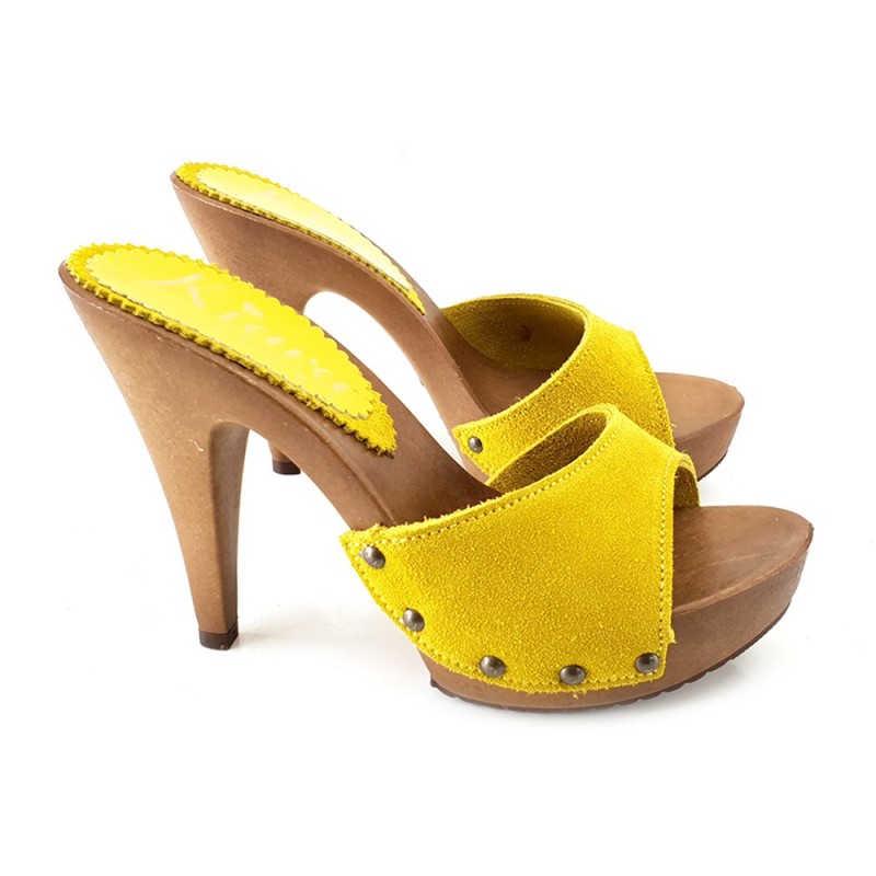 HOLZSCHUHE MIT ROTEM VELOURSLEDER HOLZSCHUHE MIT ROTEM VELOURSLEDER