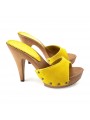 HOLZSCHUHE MIT ROTEM VELOURSLEDER HOLZSCHUHE MIT ROTEM VELOURSLEDER