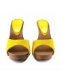 HOLZSCHUHE MIT ROTEM VELOURSLEDER HOLZSCHUHE MIT ROTEM VELOURSLEDER