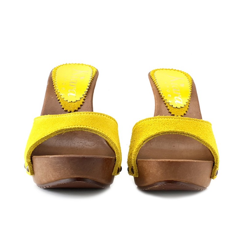 HOLZSCHUHE MIT ROTEM VELOURSLEDER HOLZSCHUHE MIT ROTEM VELOURSLEDER
