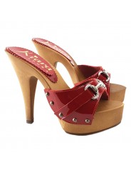 RED PATENT LEATHER CLOGS WITH ACCESSORY