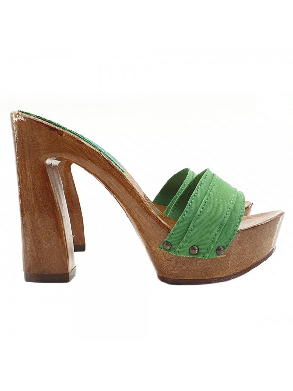 GRÜNE HOLZSCHUHE