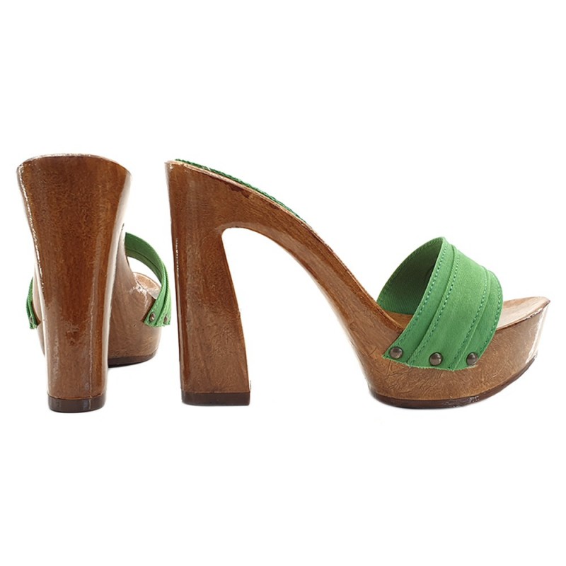 GRÜNE HOLZSCHUHE