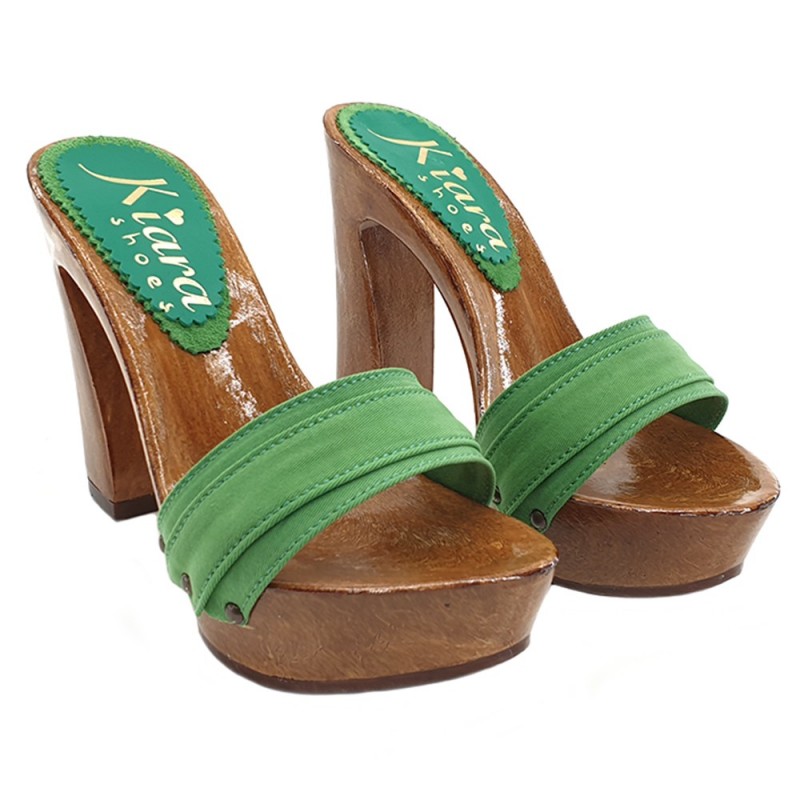 GRÜNE HOLZSCHUHE