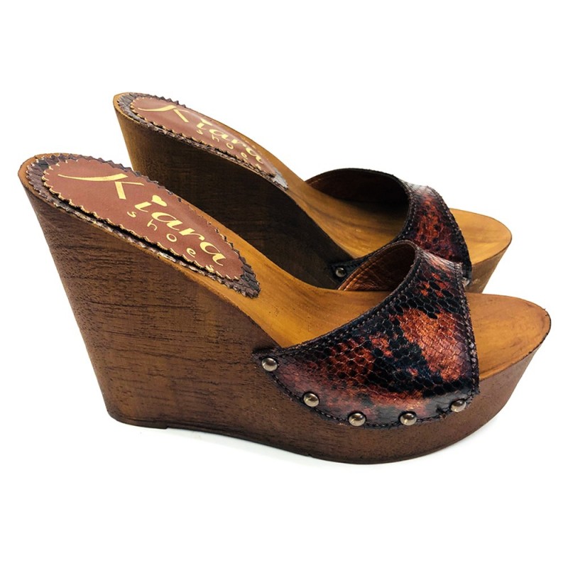 WEDGE CLOGS IN HAZEL PYTHON LEATHER