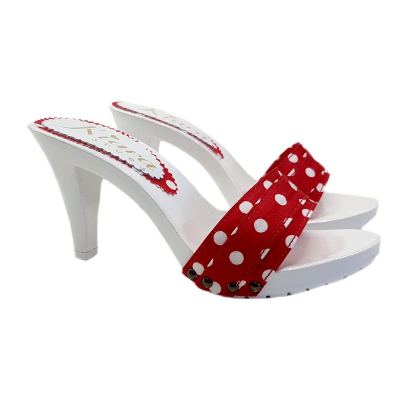 SABOTS ROUGE AVEC BANDE A POIS