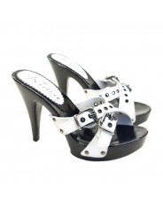 ZOCCOLI CON FASCE BIANCHE INCROCIATE