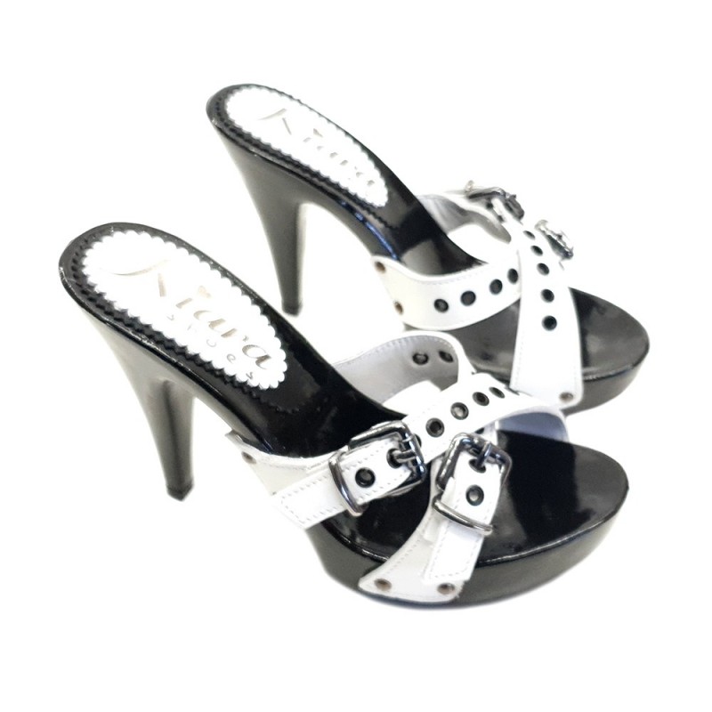 ZOCCOLI CON FASCE BIANCHE INCROCIATE