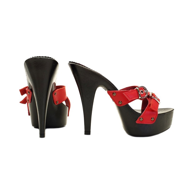 ZUECOS CON BANDAS DE CUERO ROJO ZUECOS CON BANDAS DE CUERO ROJO