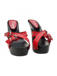 ZUECOS CON BANDAS DE CUERO ROJO