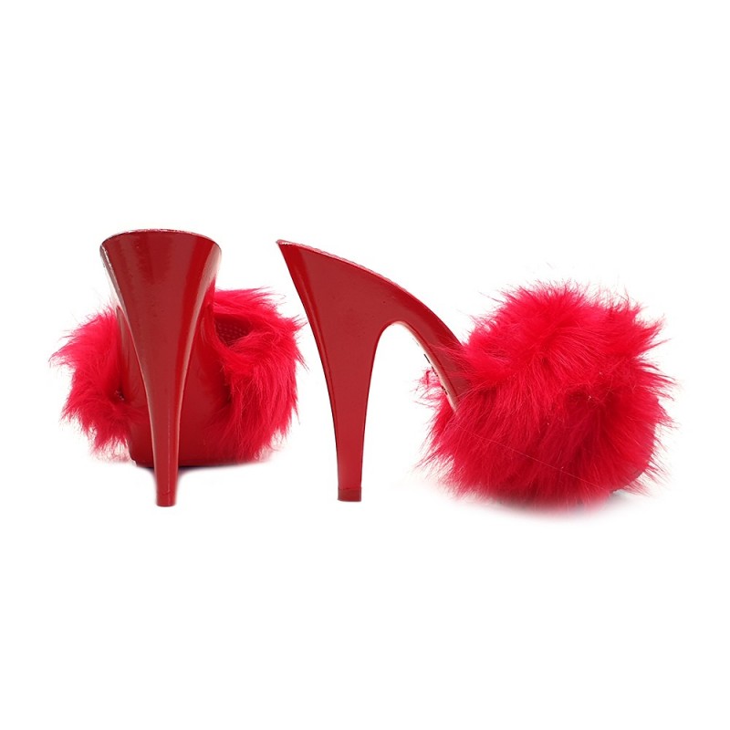 ROT LACKIERTE HOLZSCHUHE MIT PELZ ROT LACKIERTE HOLZSCHUHE MIT PELZ