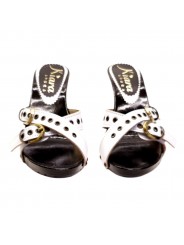 SABOTS À BASE NOIRE ET BANDES CROISÉES