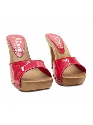 ZUECOS EN PINTURA ROJA CON TALÓN 11