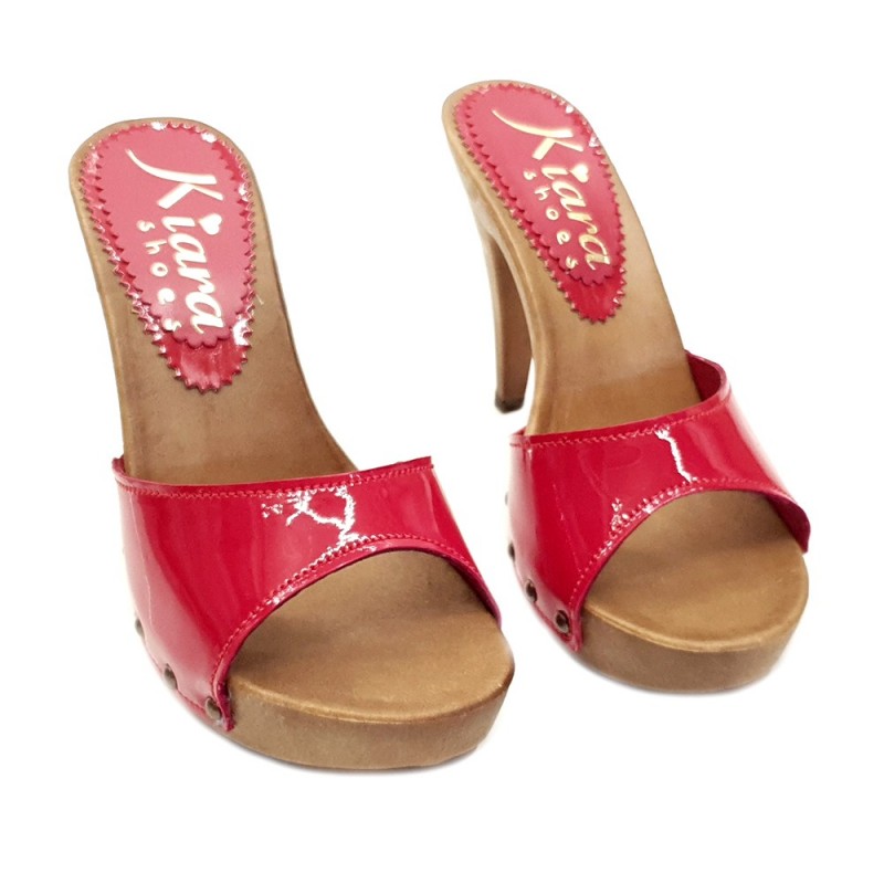 ZUECOS EN PINTURA ROJA CON TALÓN 11 ZUECOS EN PINTURA ROJA CON TALÓN 11