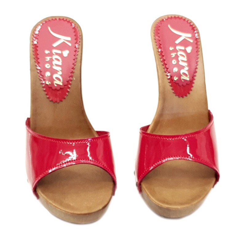 ZUECOS EN PINTURA ROJA CON TALÓN 11 ZUECOS EN PINTURA ROJA CON TALÓN 11