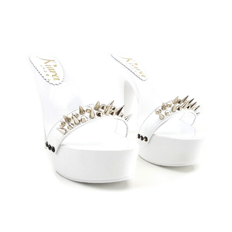 ZUECO BLANCO CON PUNTAS DE PLATA ZUECO BLANCO CON PUNTAS DE PLATA