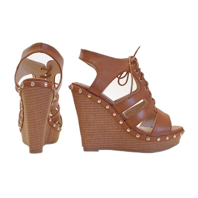 SANDALIAS CON CUÑA COLOR CUERO
