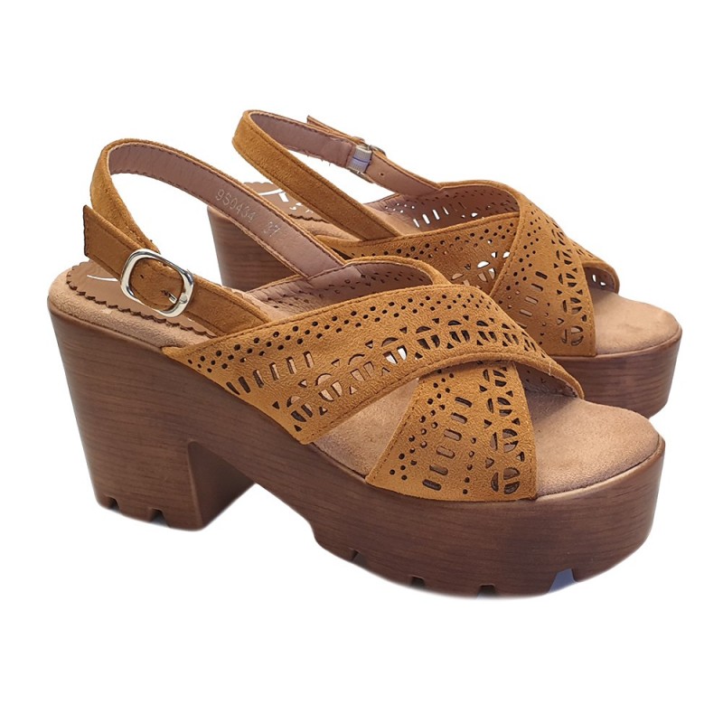 SANDALIAS MARRON CORREA AJUSTABLE EN EL TALÓN DE 9 CM - CÓMODAS