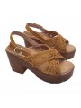 SANDALIAS MARRON CORREA AJUSTABLE EN EL TALÓN DE 9 CM - CÓMODAS