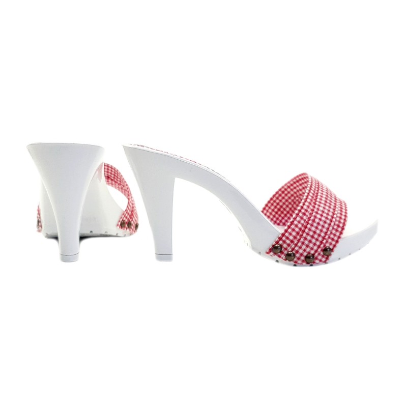 WHITE HEEL CLOGS WITH RED PIN-UP STYLE UPPER WHITE HEEL CLOGS WITH RED PIN-UP STYLE UPPER