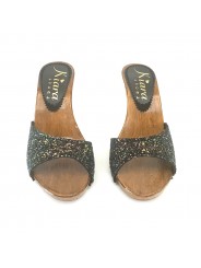 ZUECOS CON TACÓN NEGRO BRILLO 9