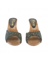 ZUECOS CON TACÓN NEGRO BRILLO 9