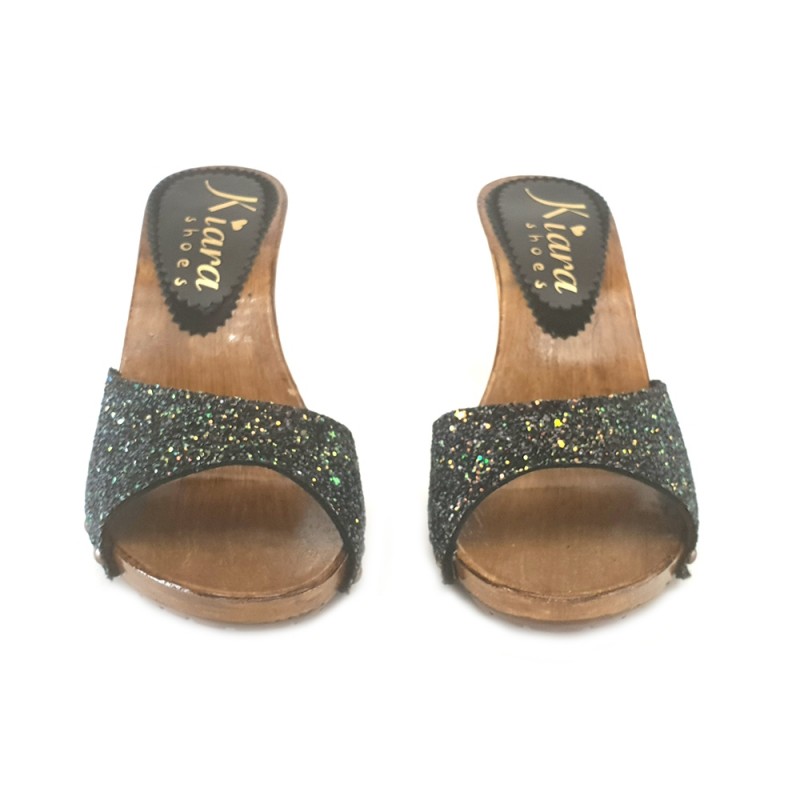 ZUECOS CON TACÓN NEGRO BRILLO 9