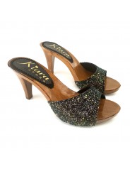 ZUECOS CON TACÓN NEGRO BRILLO 9