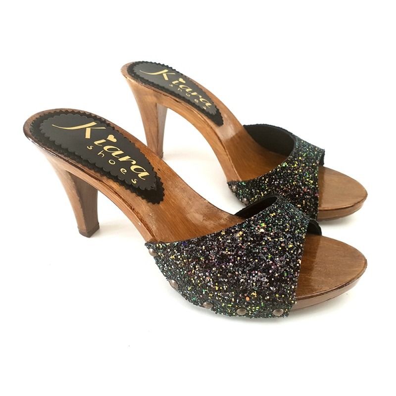 ZUECOS CON TACÓN NEGRO BRILLO 9