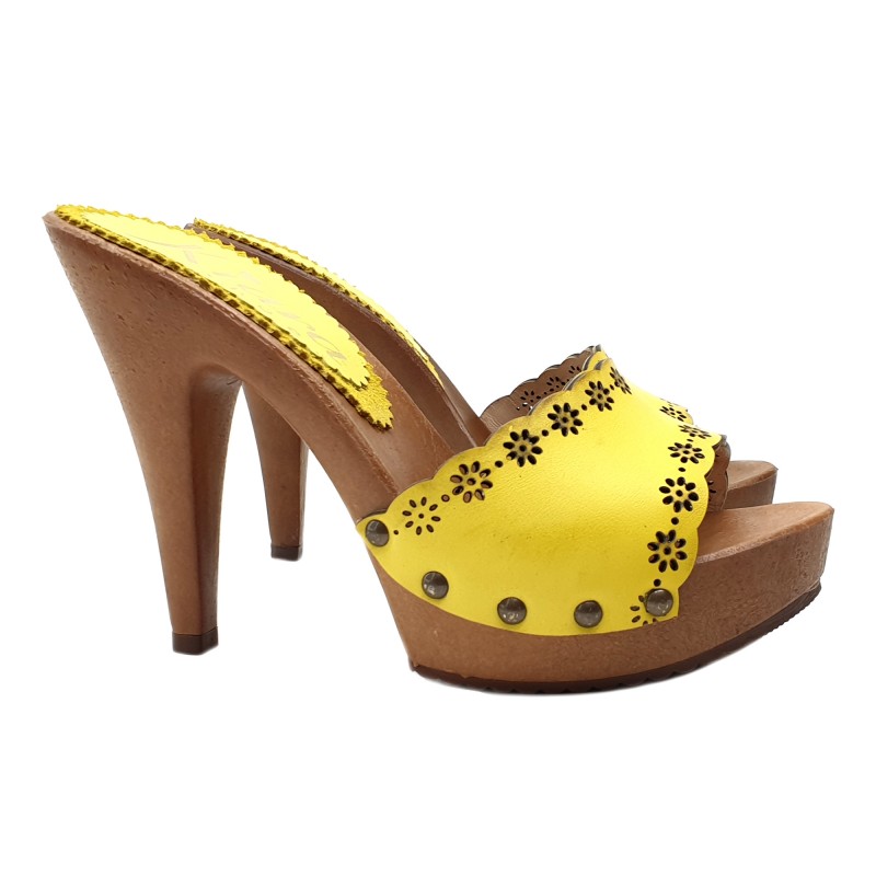 ZUECOS DE CUERO AMARILLO TACÓN 11