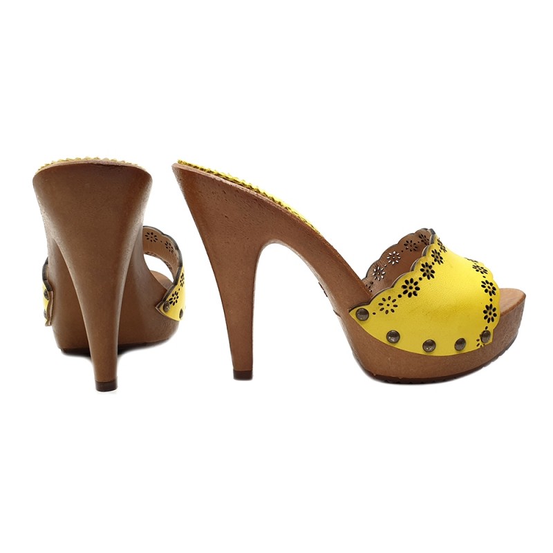 ZUECOS DE CUERO AMARILLO TACÓN 11