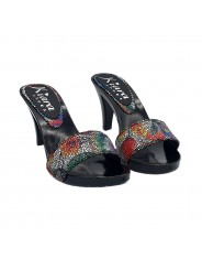ZUECOS LACADOS NEGROS CON DECORACIÓN FLORAL SUPERIOR
