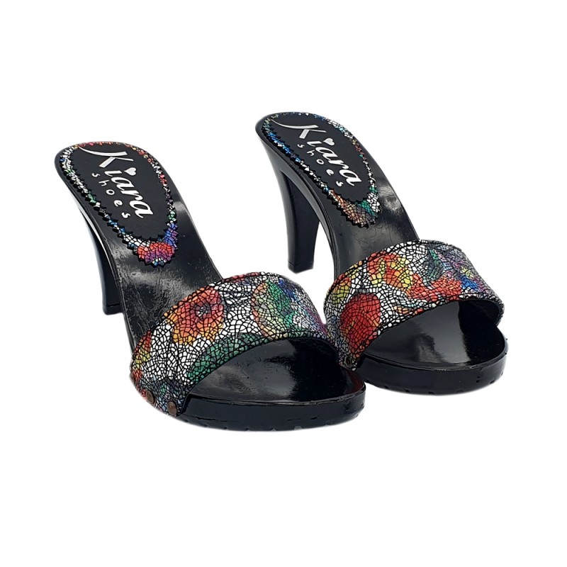 SCHWARZE LACKIERTE CLOGS MIT BLUMENDEKORATION OBERTEIL SCHWARZE LACKIERTE CLOGS MIT BLUMENDEKORATION OBERTEIL