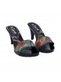 ZUECOS LACADOS NEGROS CON DECORACIÓN FLORAL SUPERIOR