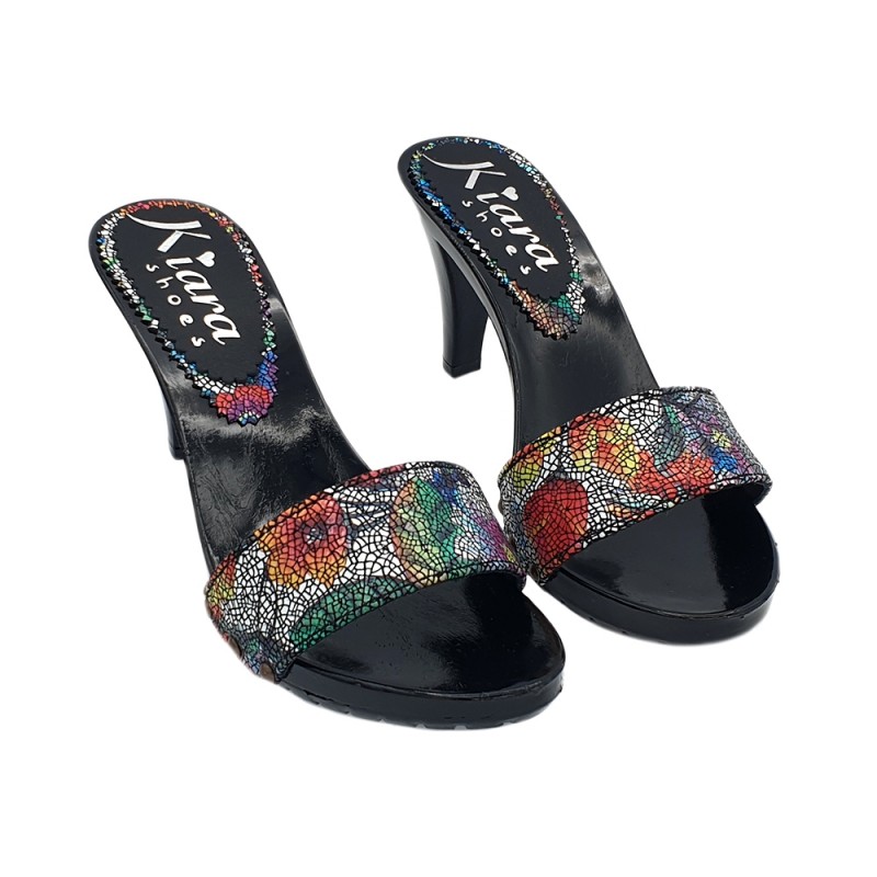 SCHWARZE LACKIERTE CLOGS MIT BLUMENDEKORATION OBERTEIL SCHWARZE LACKIERTE CLOGS MIT BLUMENDEKORATION OBERTEIL