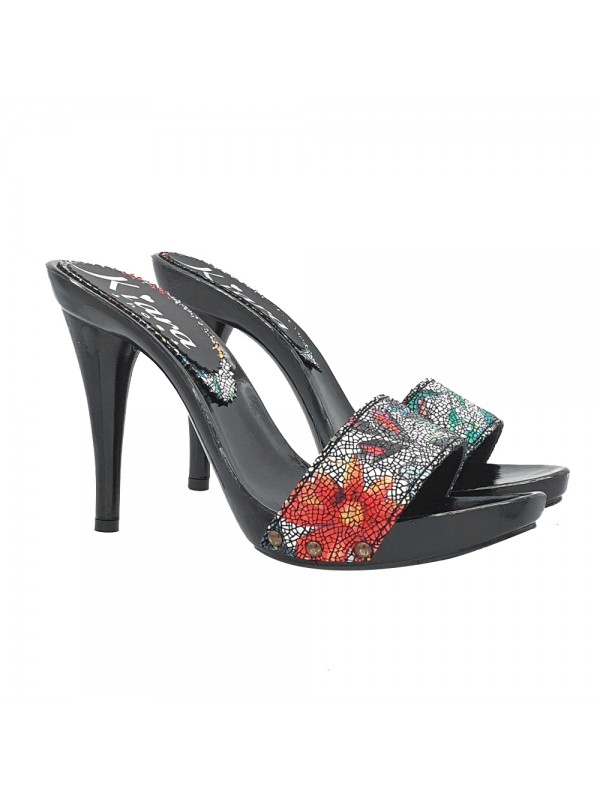 ZUECO LACADO NEGRO DECORACION SUPERIOR FLORAL TACON 12