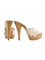 BEIGE LACKCLOG MIT HOHEM ABSATZ