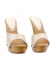 BEIGE LACKCLOG MIT HOHEM ABSATZ