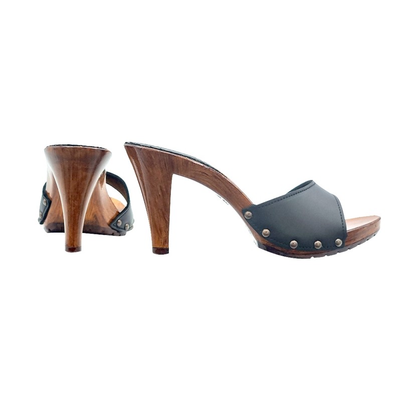 ZUECOS DE CUERO NEGRO CON TACÓN CÓMODO