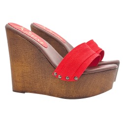 ROTE SCHUHE MIT KEILABSATZ