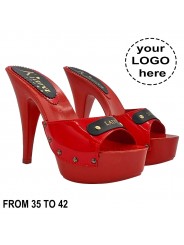 PERSONALISIERTE CLOGS AUS LACKLEDER 13