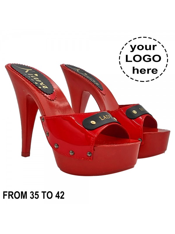 PERSONALISIERTE CLOGS AUS LACKLEDER 13
