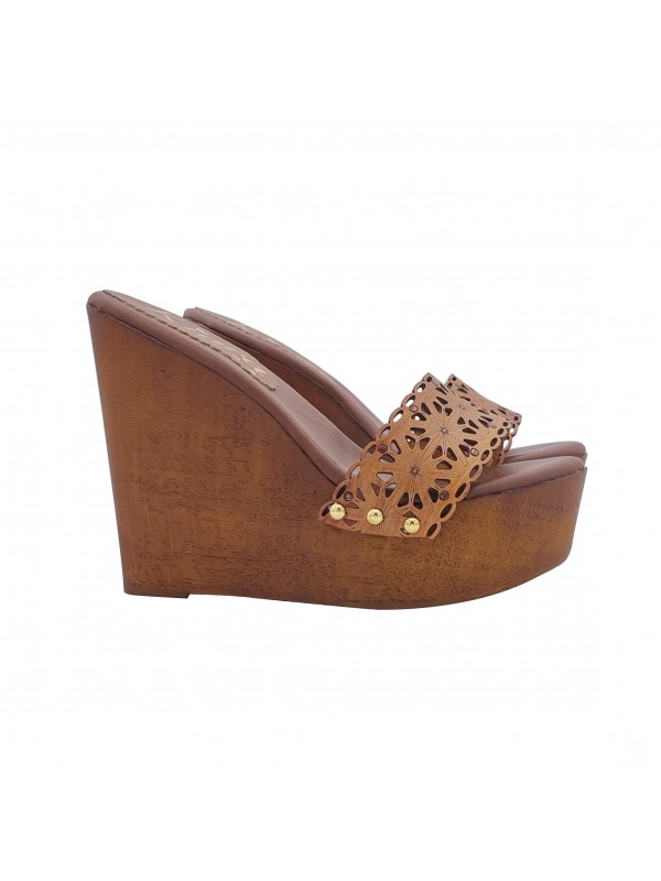 BROWN WEDGE WITH LASERED BAND AND HEEL 13
